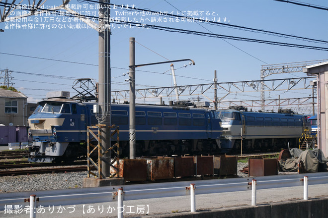 【JR貨】EF66−27がEF66-129入換のため構内入換(20230410)を吹田機関区付近で撮影した写真
