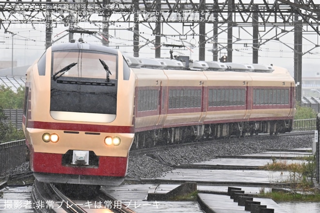 【JR東】特急「青の絶景ネモフィラ号」(蘇我発着)が臨時運行を南船橋駅で撮影した写真