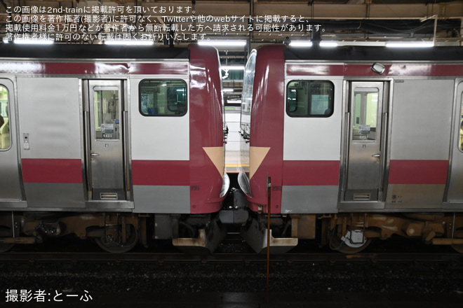 【JR東】赤電15両による定期運用が実現を東京駅で撮影した写真