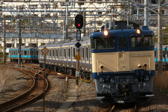 【JR東】E235系J-22編成配給輸送を大船駅で撮影した写真