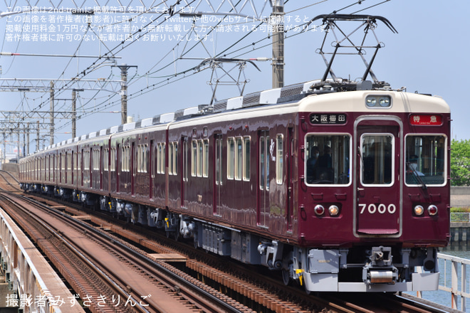 【阪急】7000系7000F 約7年振りの単独走行を神崎川駅で撮影した写真
