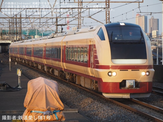 【JR東】特急「青の絶景ネモフィラ号」(八王子発着)を臨時運行 を西浦和駅で撮影した写真
