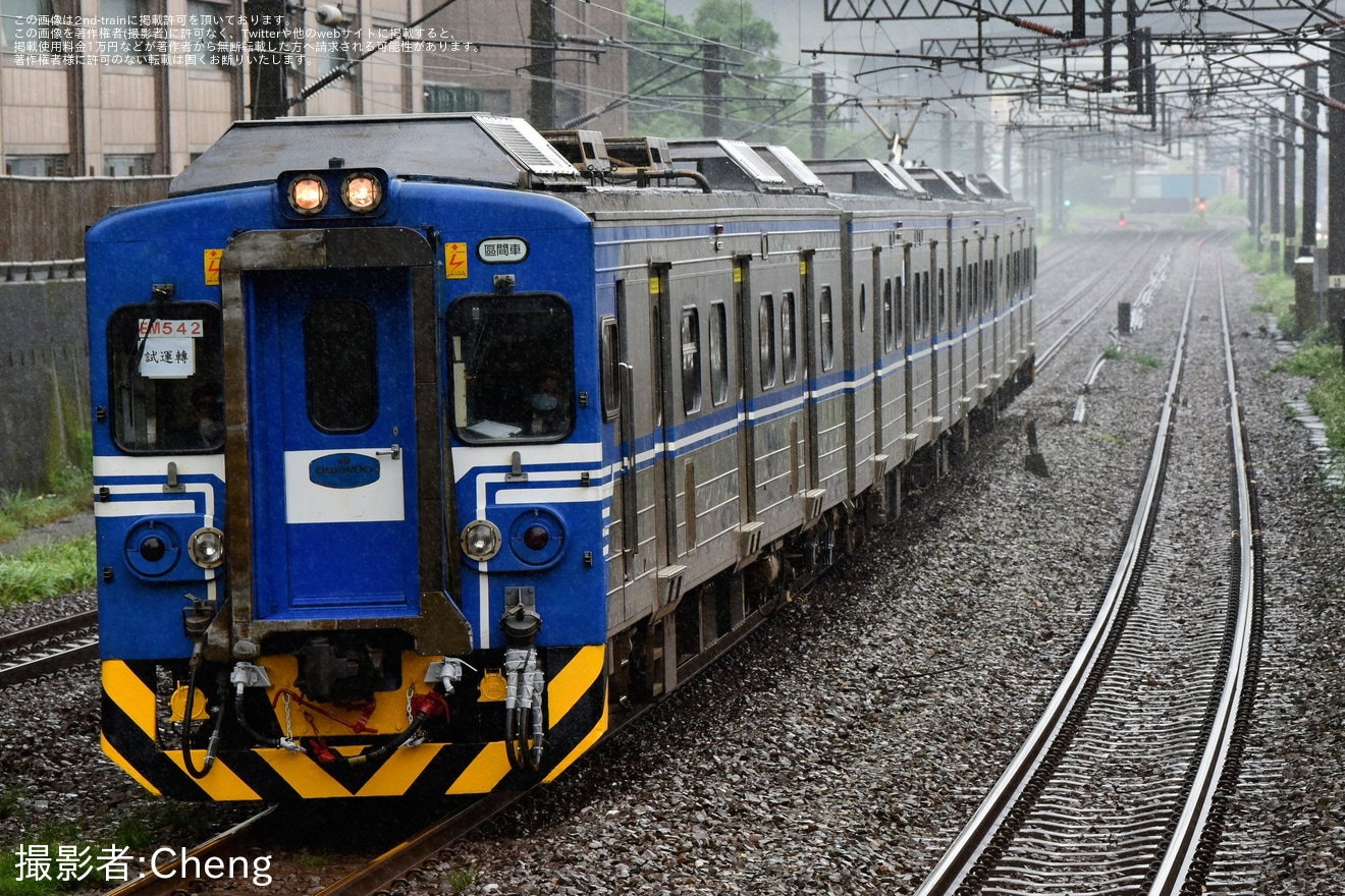 【台鐵】EMU500型EMU542が富岡車両基地出場試運転の拡大写真