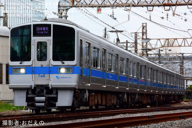 【小田急】1000形1066F(1066×4)団体専用列車を海老名～厚木間で撮影した写真