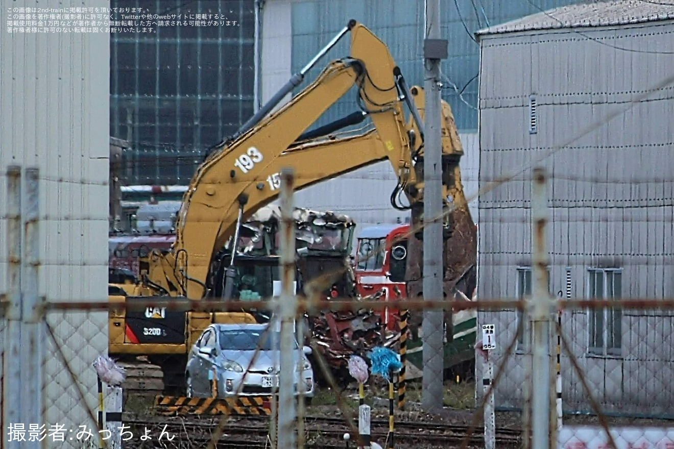 【JR東】キハ40-2088が秋田総合車両センターにて解体中の拡大写真