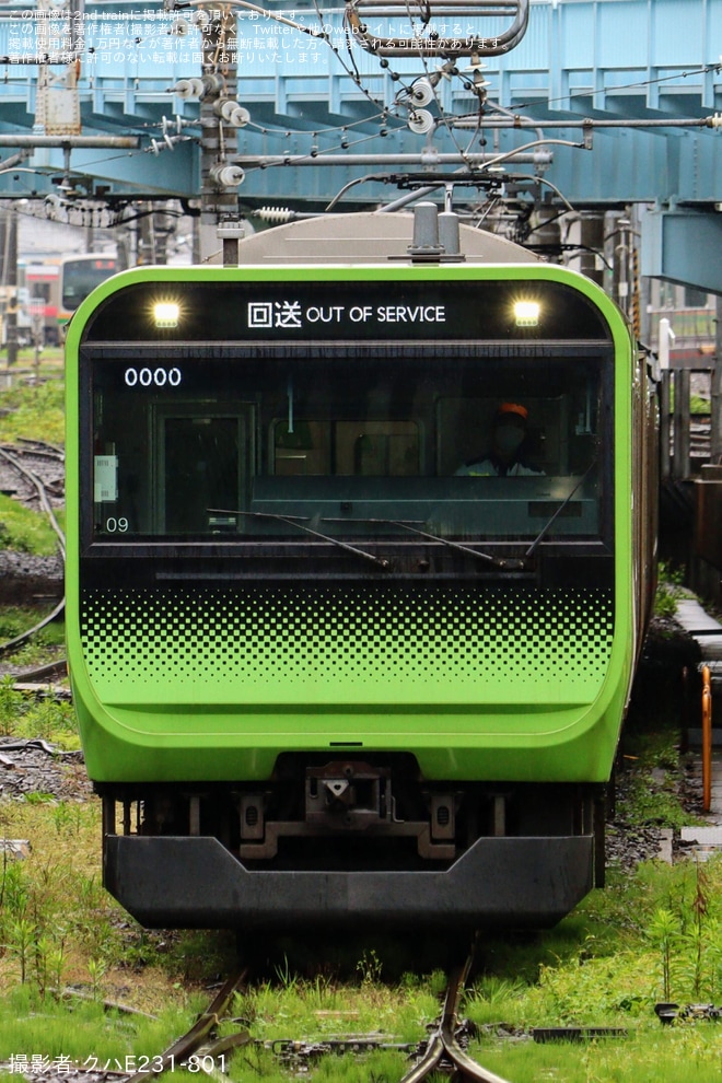 【JR東】E235系トウ09編成 東京総合車両センタ一入場を大崎駅で撮影した写真