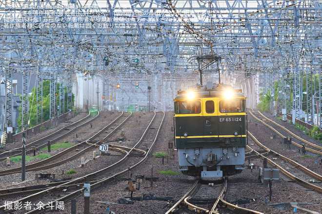 【JR西】EF65-1124 北方貨物線試単を尼崎駅で撮影した写真