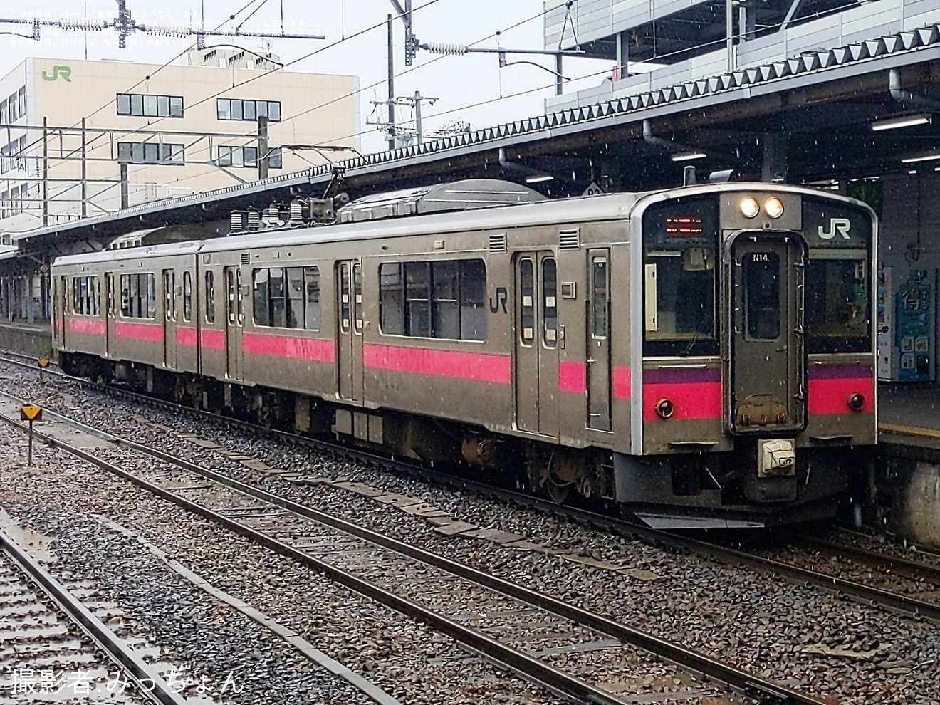 【JR東】701系N14編成秋田総合車両センター入場回送の拡大写真