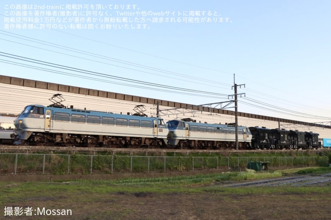 【JR貨】8864レがEF66-119+EF66-110+ヨ8000×4両で運転を山崎〜長岡京間で撮影した写真