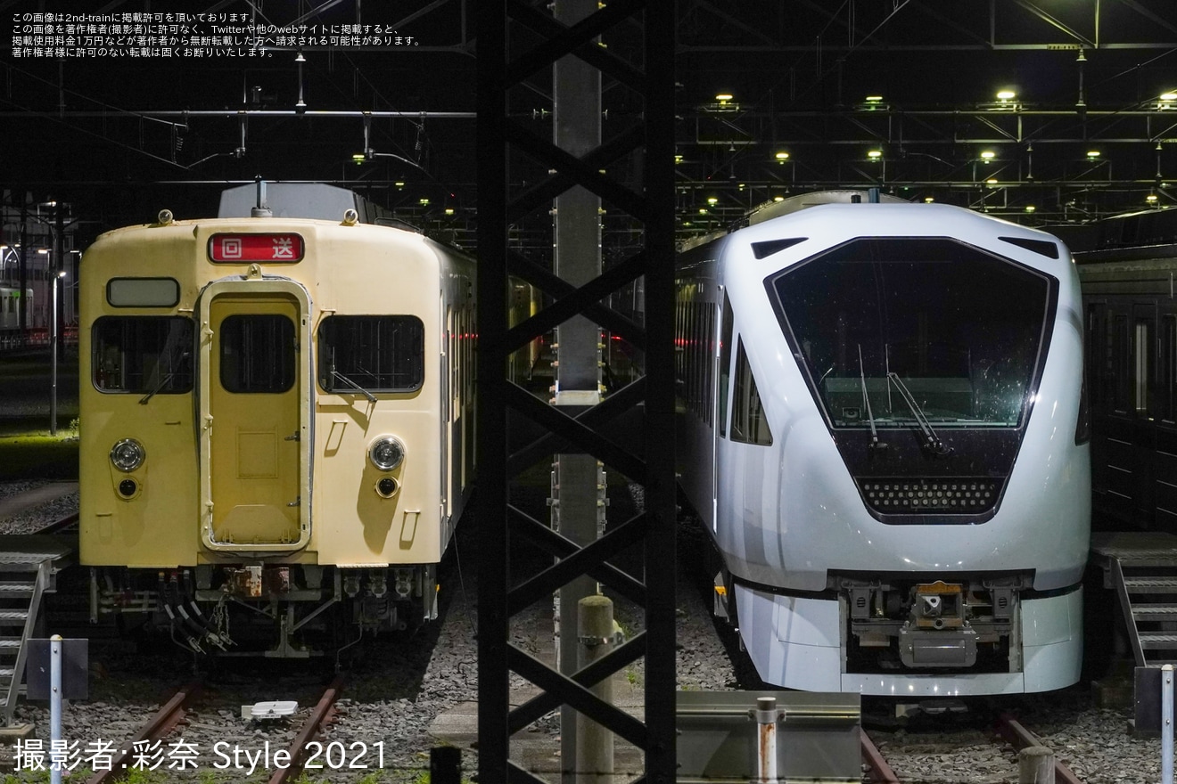 【東武】8000系8111FとスペーシアXが横並びにの拡大写真