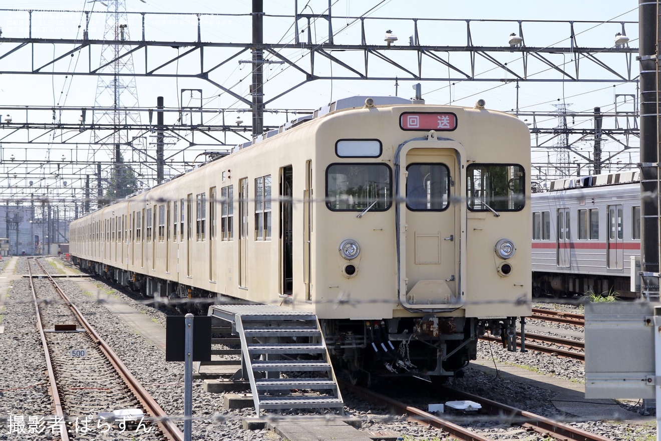 【東武】8000系8111Fの運転台で工事が実施中の拡大写真