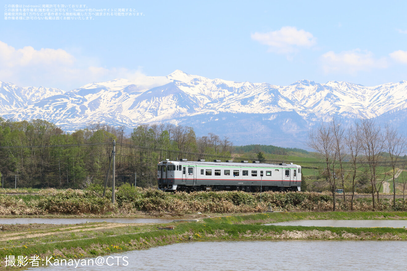 【JR北】キハ40-1747(宗谷線急行色)による団臨「循環快速ふらの号」運転の拡大写真