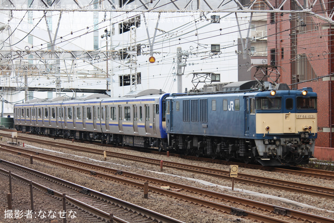 【JR東】E235系クラJ-23編成 配給輸送を不明で撮影した写真