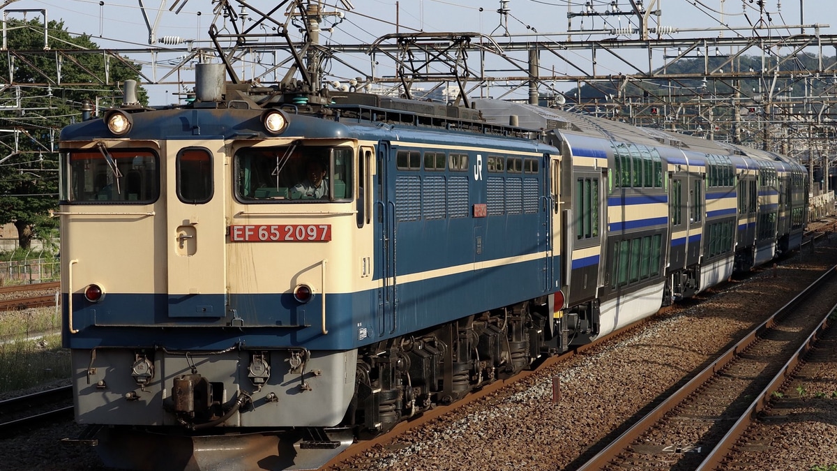 横須賀線新型車両「E235系」が順次投入、全席ロングシート化