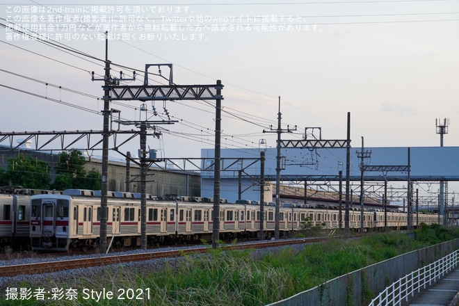 【東武】10000系11606Fのクハ16606のヘッドライトが外されるを不明で撮影した写真