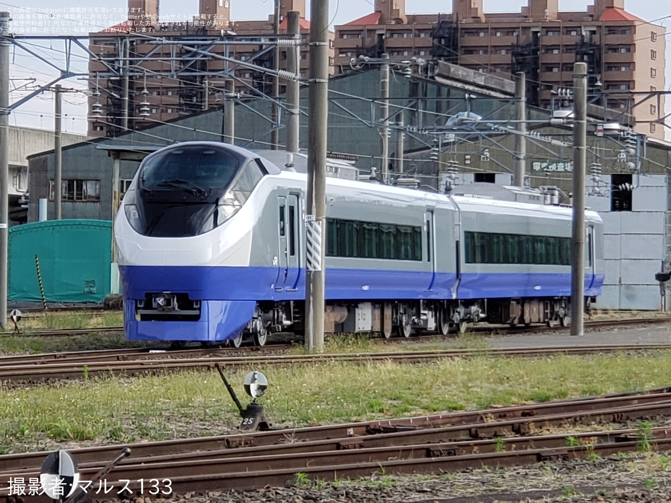 【JR東】青色に変更されたE657系K1編成が正面から見える位置にの拡大写真