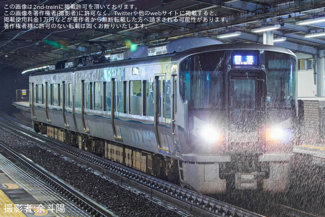 【JR西】227系 SS03編成が回送されるを今宮駅で撮影した写真