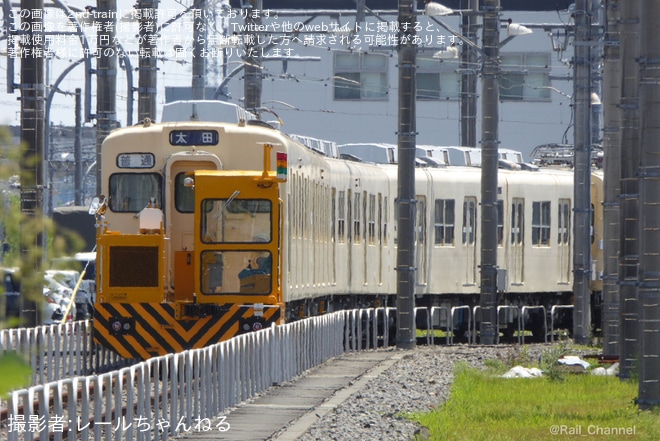 【東武】8000系8111Fが南栗橋車両管区で構内入換を不明で撮影した写真