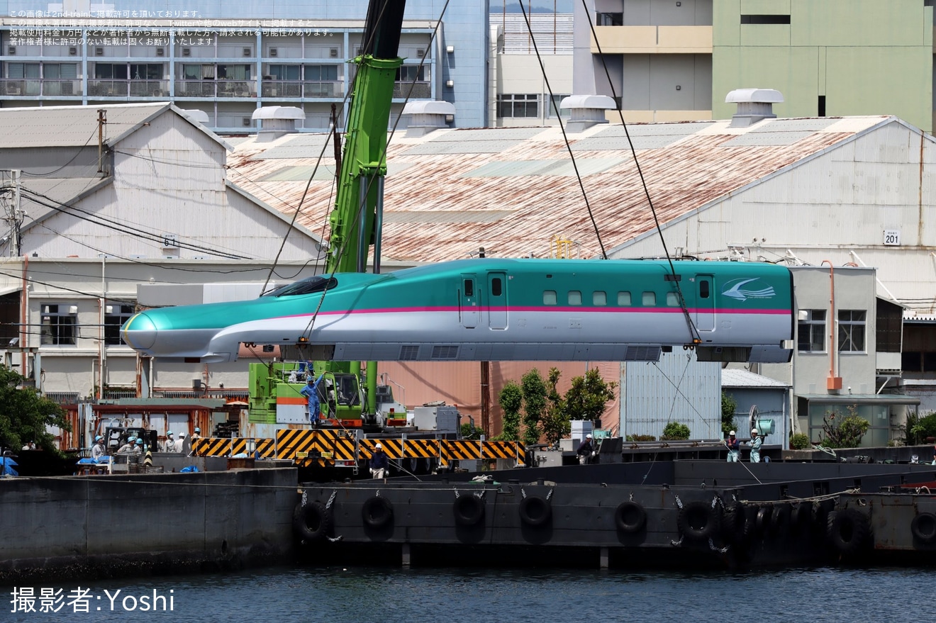 【JR東】E5系U48編成が川崎車両より航送の拡大写真