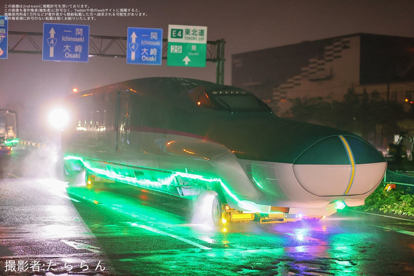 【JR東】E5系U48編成新幹線総合車両センターへ搬入・陸送の拡大写真