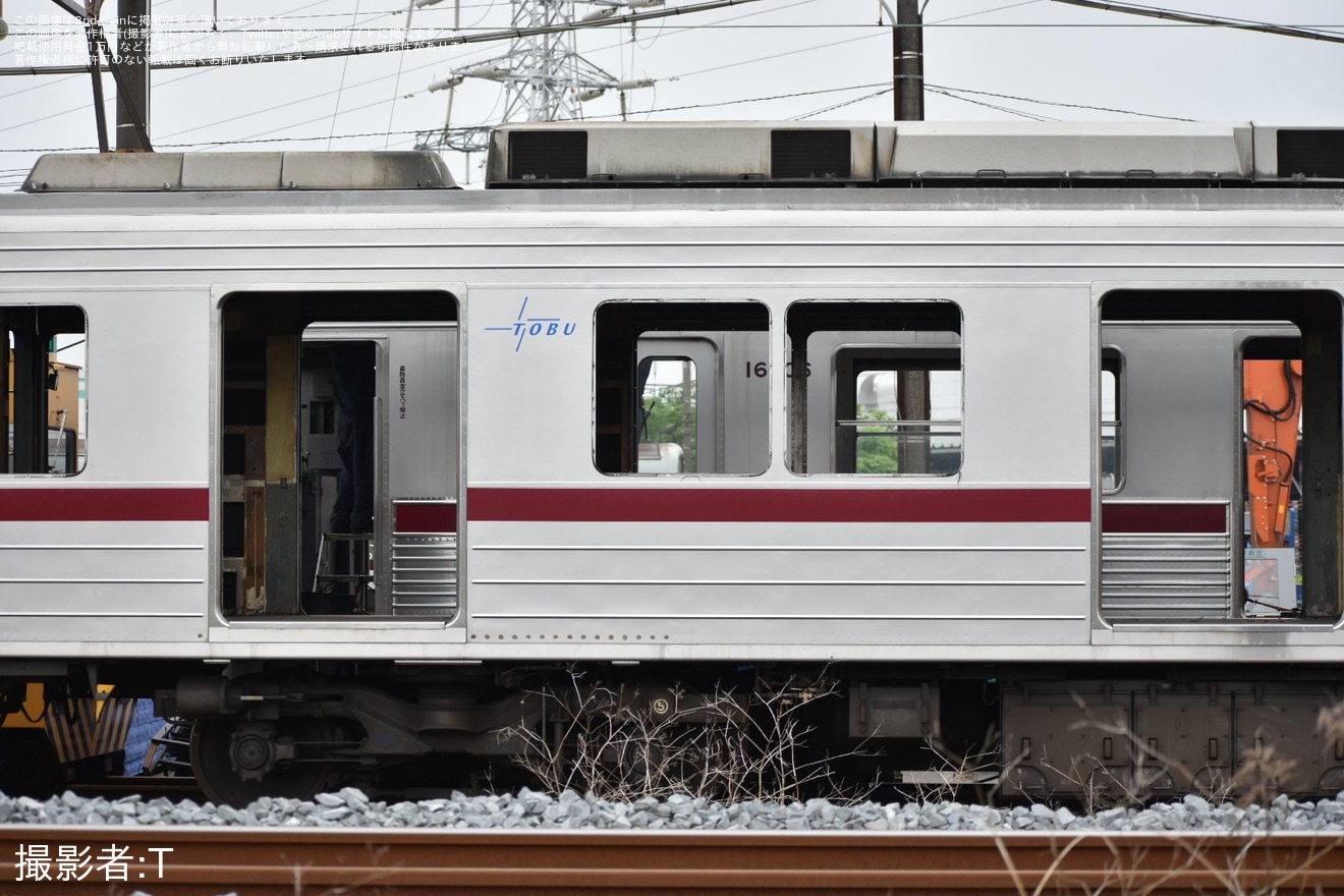 【東武】10000系11606Fの内装撤去が開始済の拡大写真