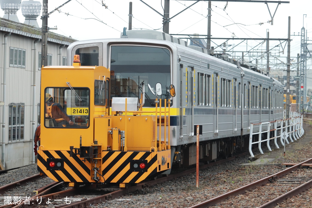 【東武】20400型21413Fが津覇車輌へ入場のため回送の拡大写真