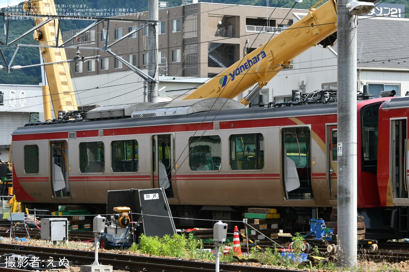 【しな鉄】脱線したSR1系S202編成が復線作業中の拡大写真