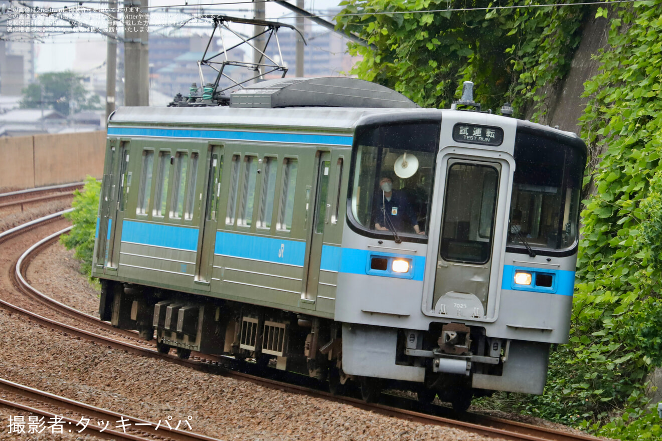 【JR四】7000系電車7025号車が多度津工場出場の拡大写真