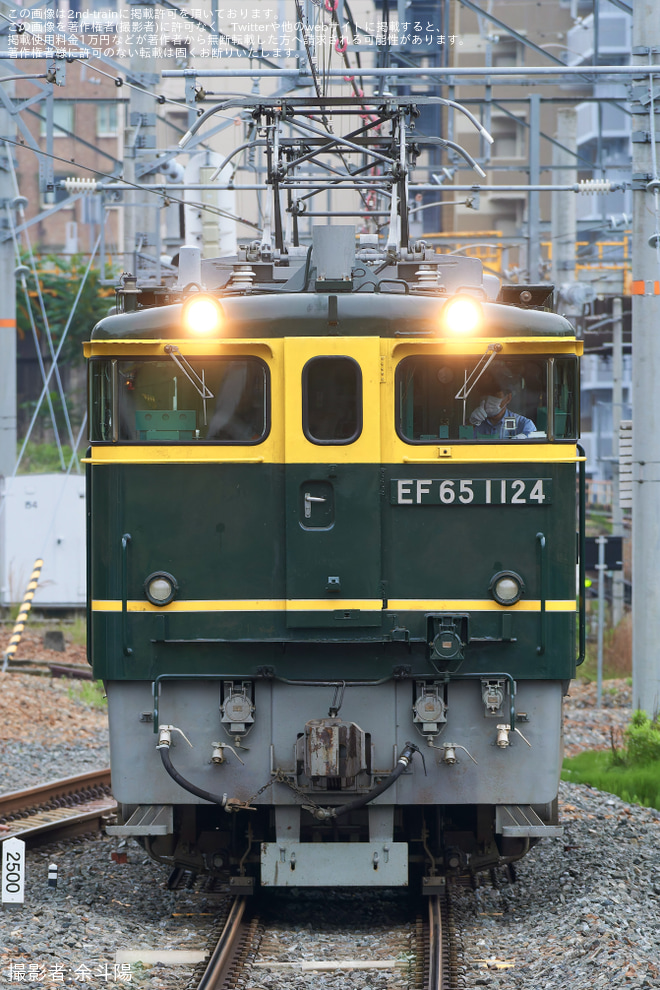 【JR西】EF65-1124 向日町へ回送を新大阪駅で撮影した写真
