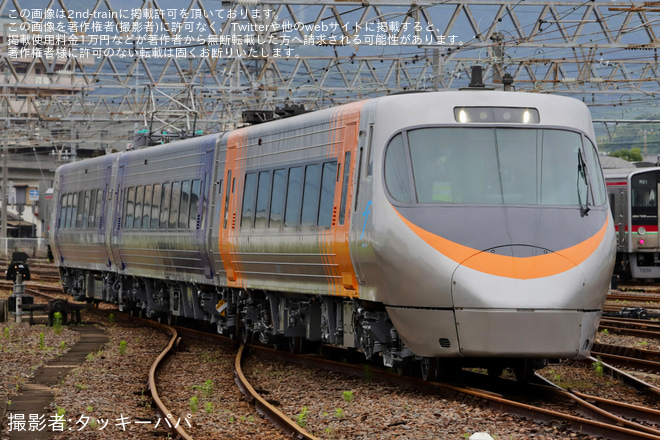 【JR四】8000系S5編成が多度津工場出場試運転を多度津駅で撮影した写真