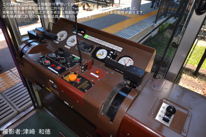 【京福】「回生ブレーキを導入した嵐電2001形で特別貸切電車」が催行 を嵐電嵐山駅で撮影した写真