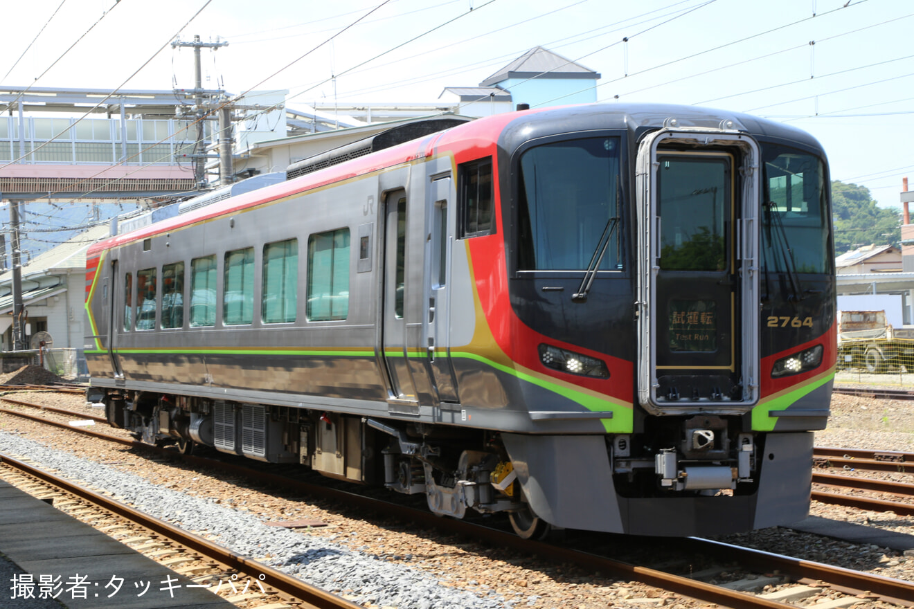 【JR四】2700系気動車2764号車が検査を終えて多度津工場出場の拡大写真