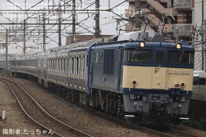 【JR東】E235系クラF-27編成 配給輸送を新座駅で撮影した写真