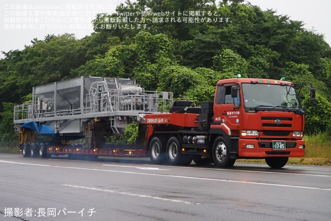 【JR東】GV-E196形の4両が新潟トランシスから陸送を不明で撮影した写真
