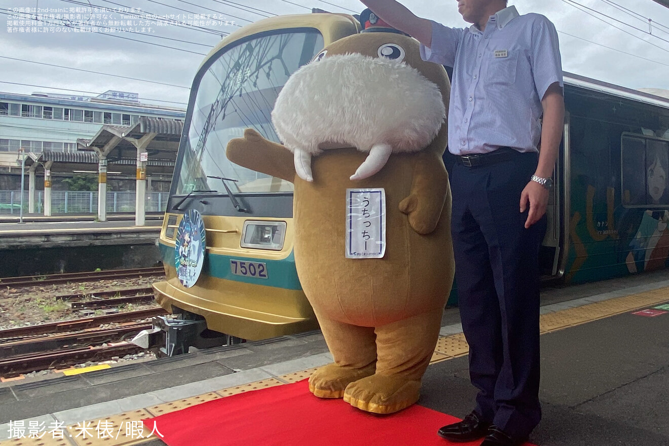 【伊豆箱】ヘッドマークも装着「幻日のヨハネ」ラッピング開始の拡大写真