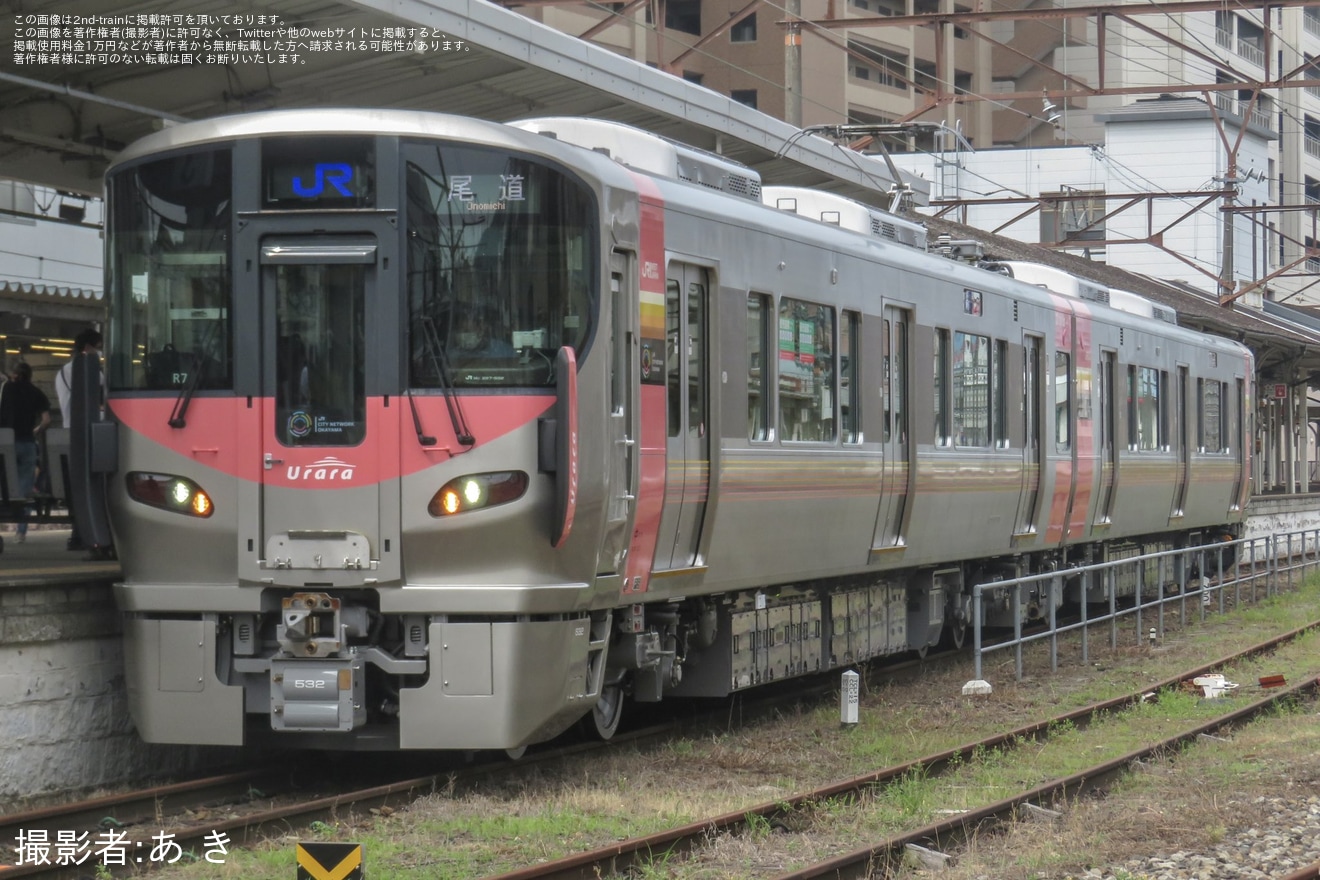 【JR西】227系「Urara」が尾道駅で展示の拡大写真