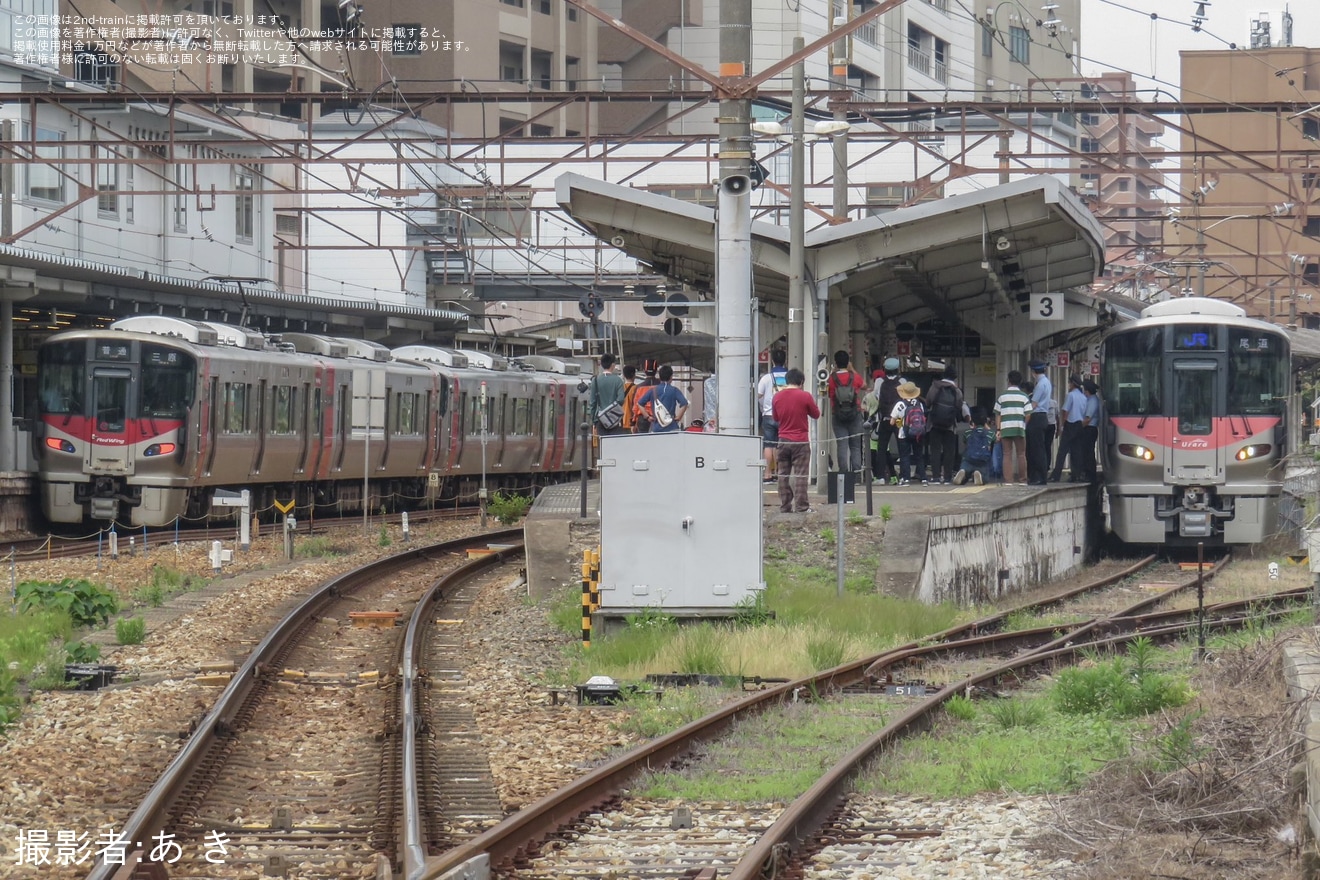 【JR西】227系「Urara」が尾道駅で展示の拡大写真