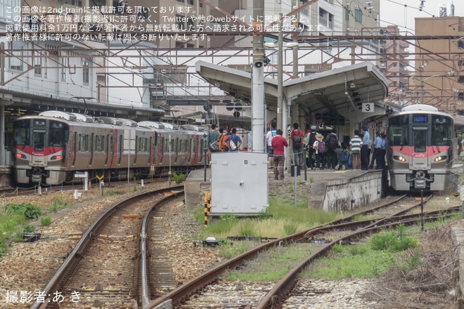 【JR西】227系「Urara」が尾道駅で展示を不明で撮影した写真