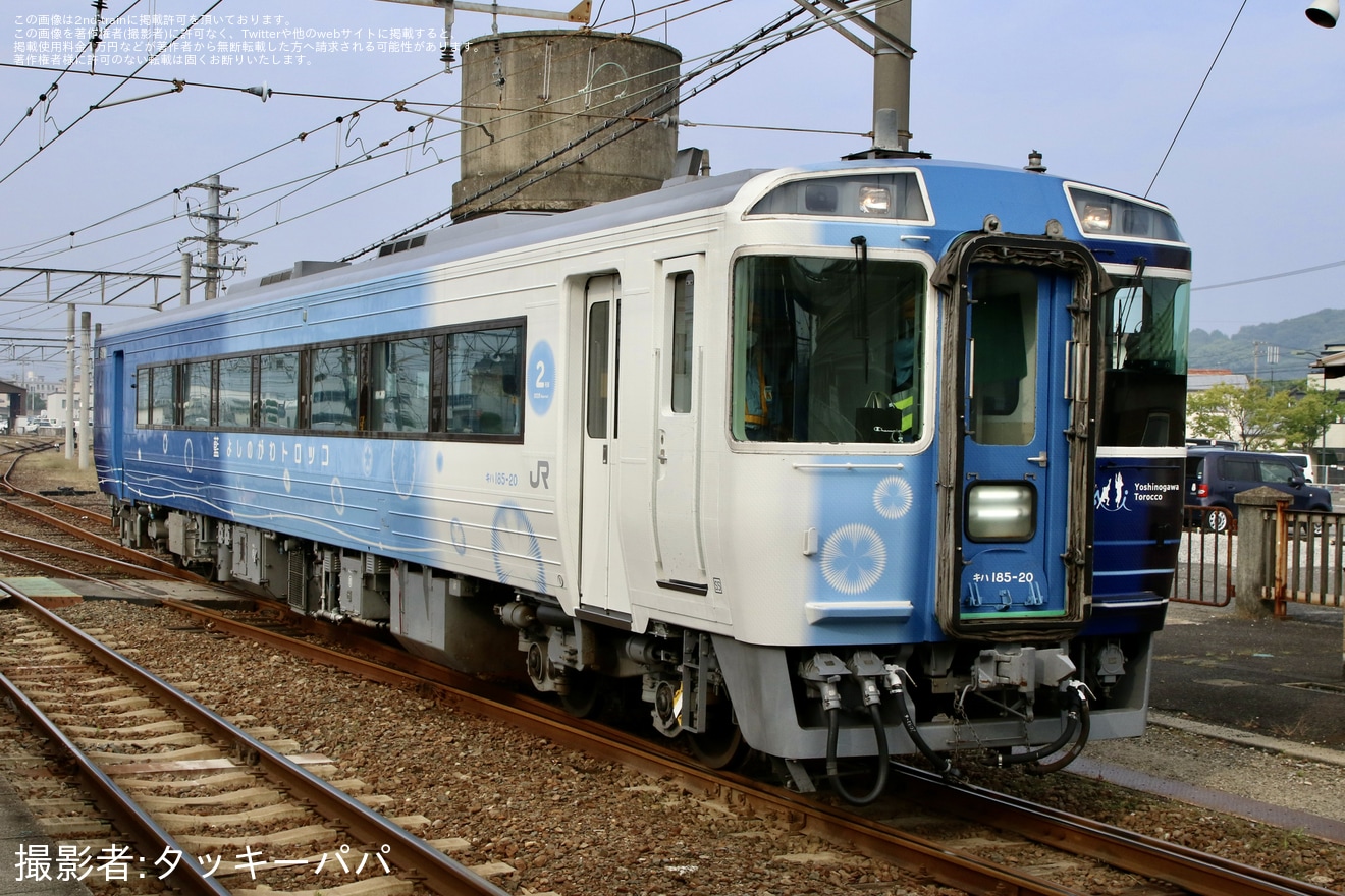 【JR四】藍よしのがわトロッコ用キハ185-20号車が多度津工場入場回送の拡大写真