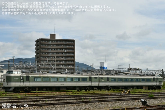 【JR東】189系N102編成の先頭車2両が廃車置き場へを長野総合車両センター付近で撮影した写真