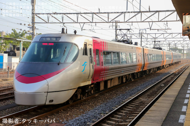 【JR四】8000系電車L4編成が多度津工場入場を多度津駅で撮影した写真