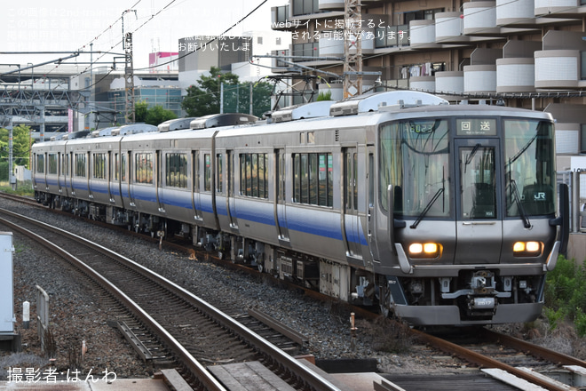 【JR西】223系R56編成吹田総合車両所出場回送を茨木駅で撮影した写真