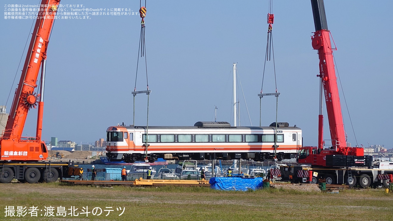 【JR北】キハ183系18両が有川埠頭への拡大写真