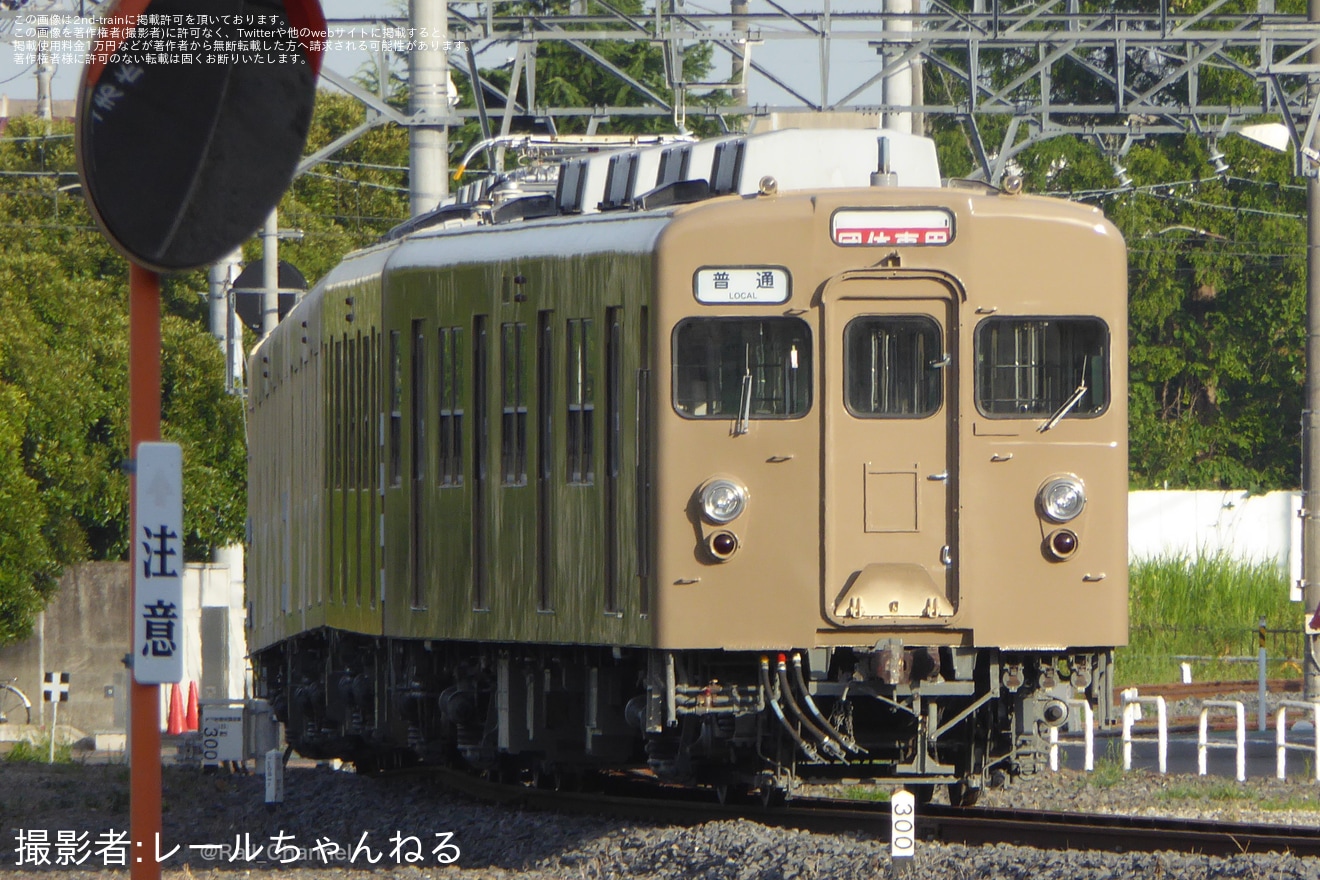 【東武】8000系8111Fがロイヤルベージュ色1色になっている姿が目撃の拡大写真