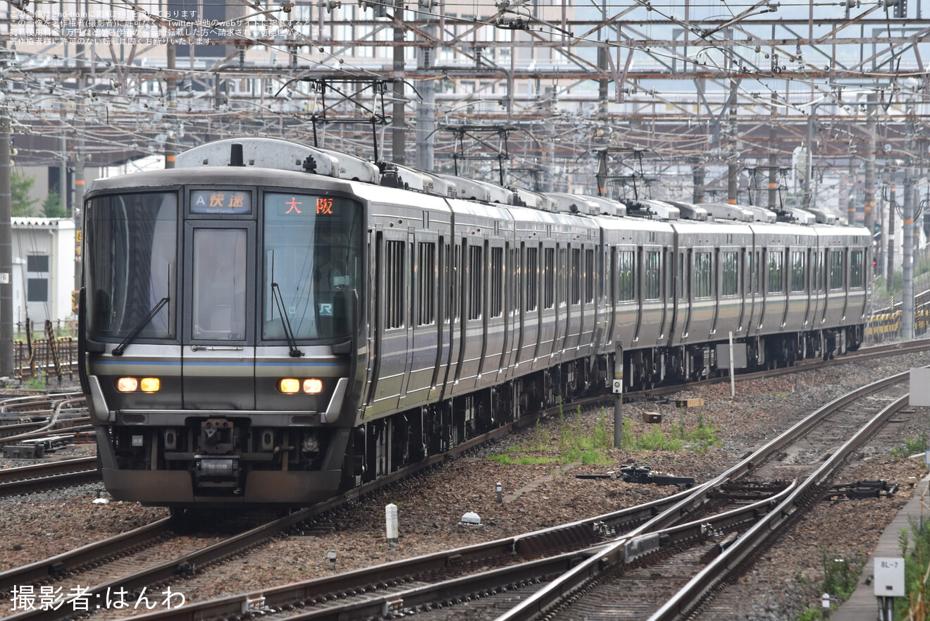 【JR西】223系V4編成（Aシート付）快速列車として運用の拡大写真