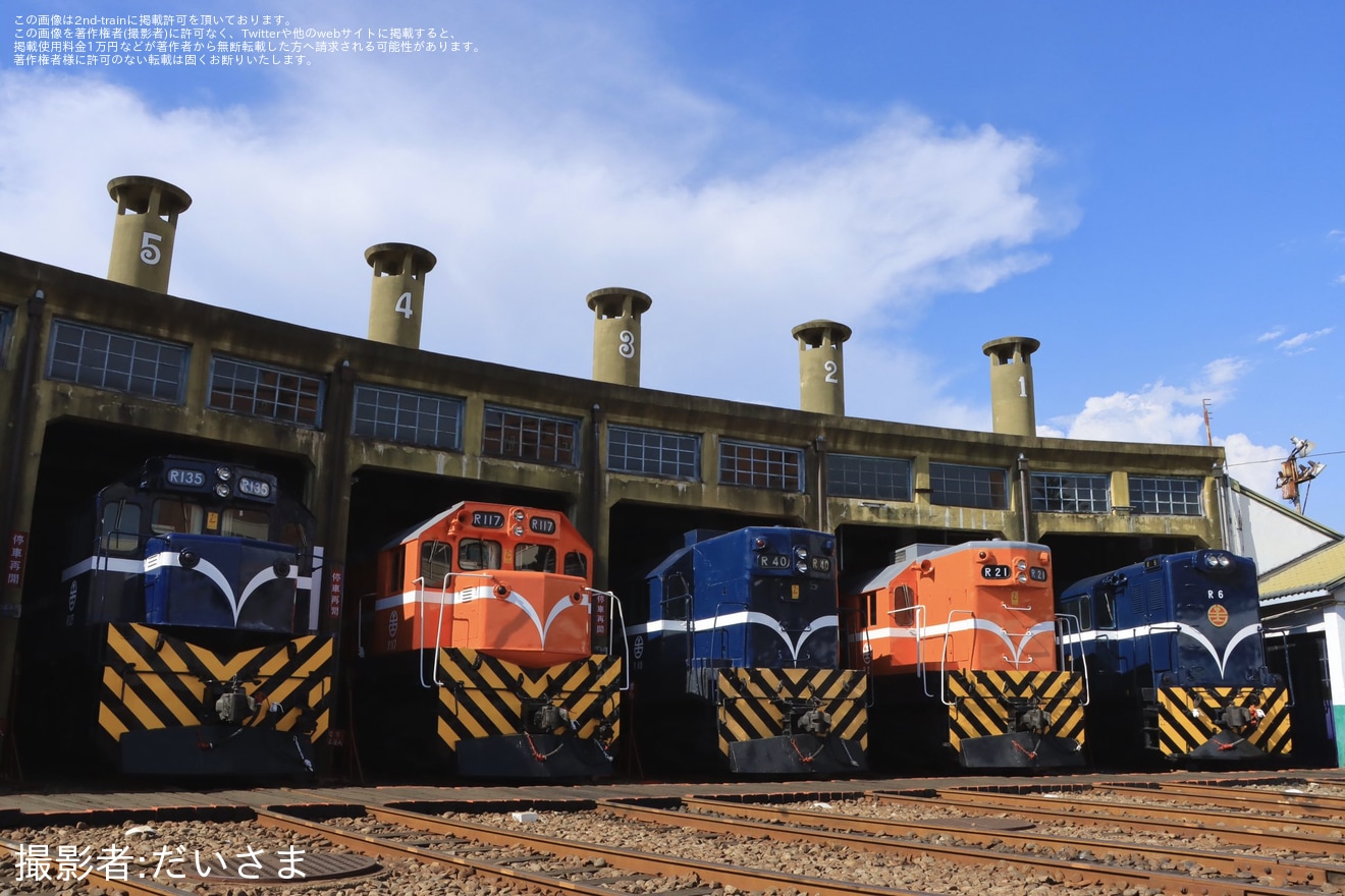 【台鐵】 彰化扇形車庫にてR200型がお披露目の拡大写真