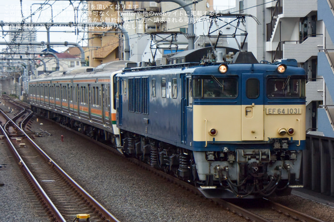 【JR東】211系タカA10編成廃車配給を国立駅で撮影した写真