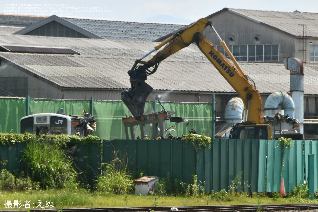 【JR東】クモハ211-3003が長野総合車両センターで解体中の拡大写真