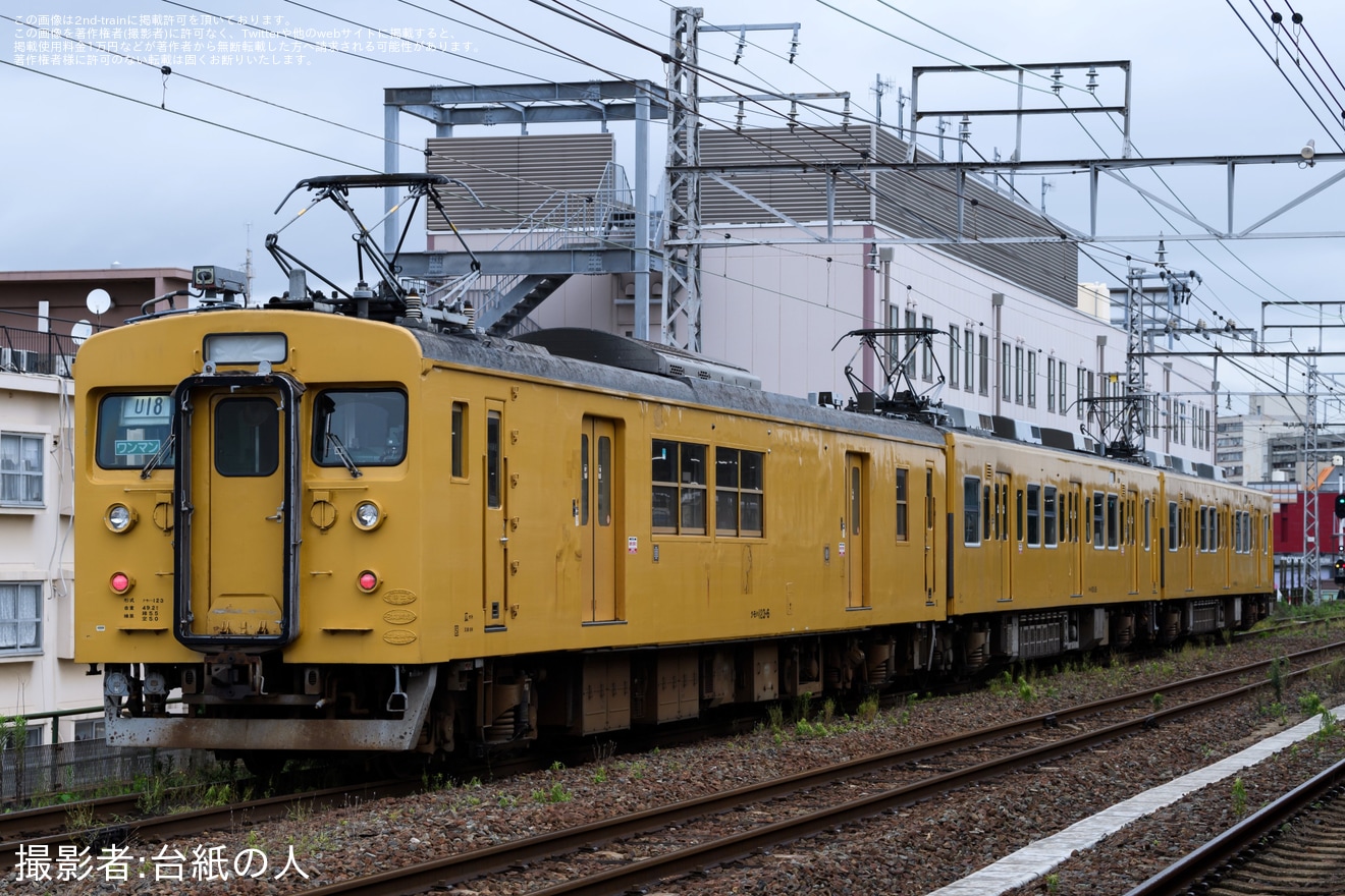 【JR西】105系K-07編成とU-10編成下関総合車両所入場回送の拡大写真