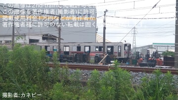 【東武】10000系11606Fのクハ11606が解体中、11609Fの前照灯も撤去